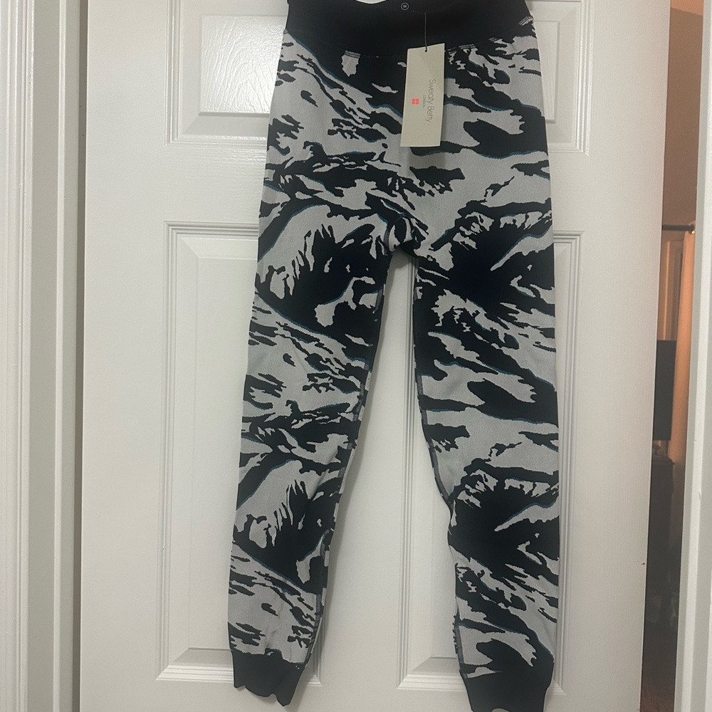 Sweaty Betty Black and Gray Camouflage Leggings NWT